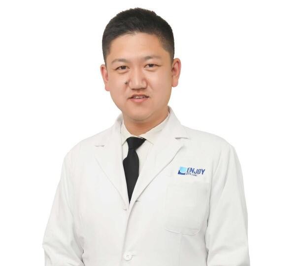 沈阳完佩口腔门诊部 李金刚